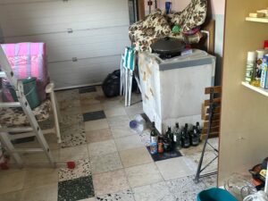 Garage vol spullen voor het leegmaken