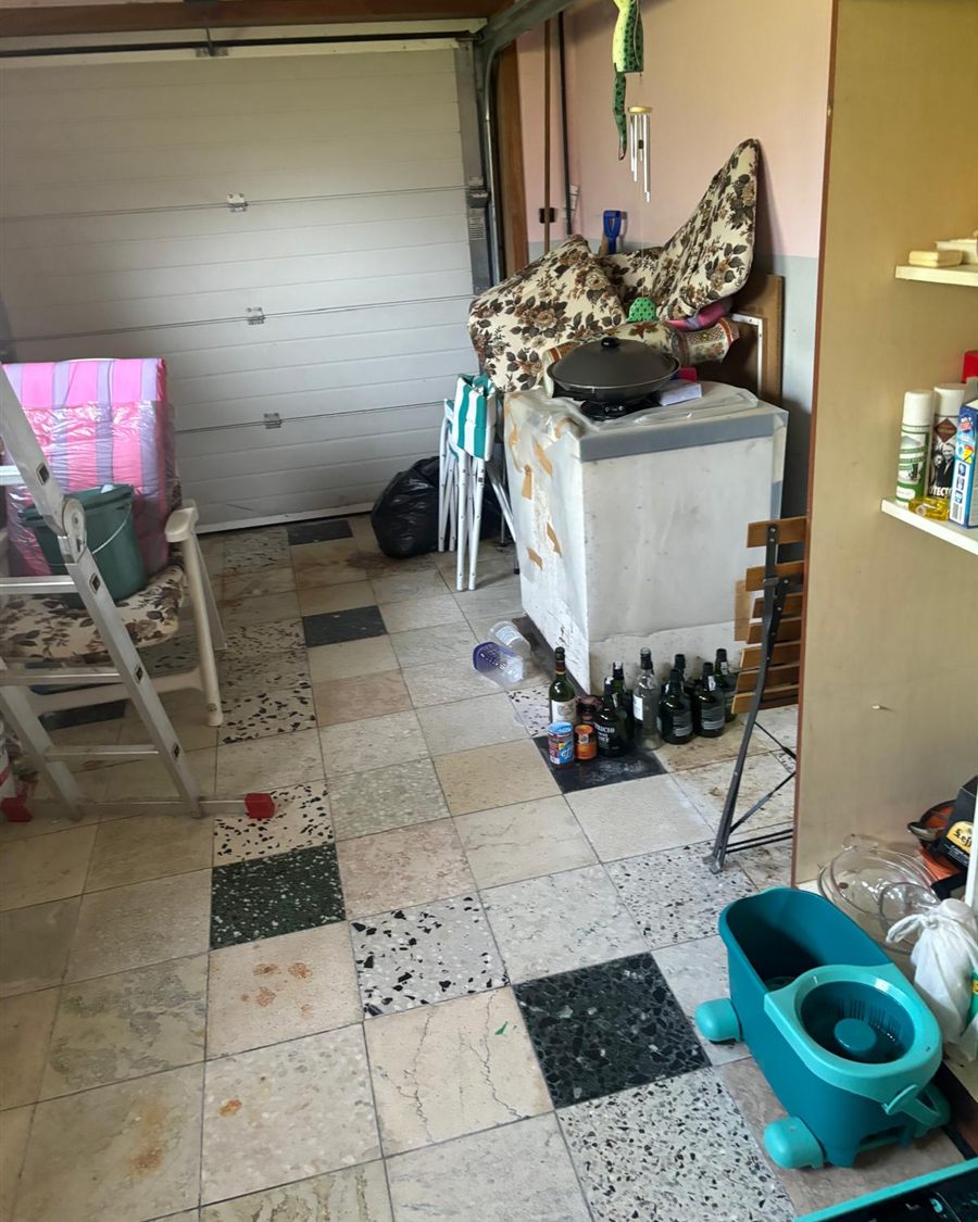 Garage vol spullen voor het leegmaken