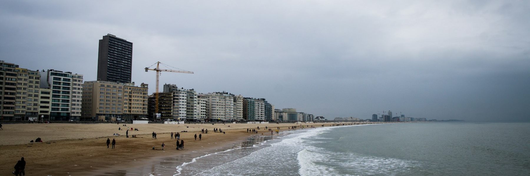 Strand en zeedijk van Oostende